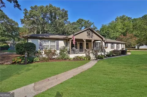 5512 Woods Cir, Stone Mountain, GA 30087