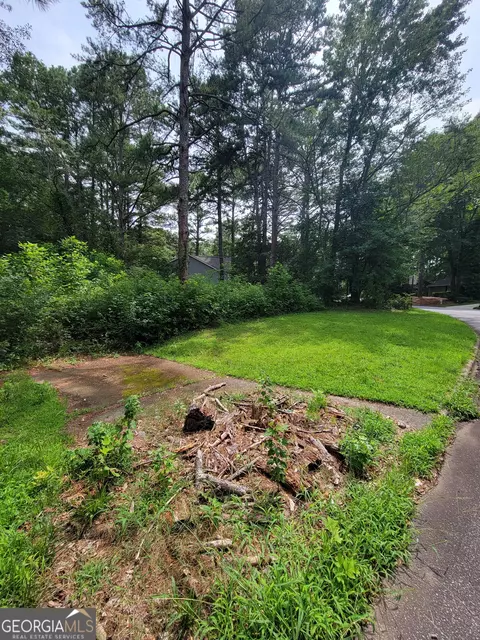 5437 Forest East Ln, Stone Mountain, GA 30088