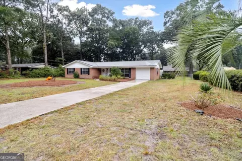 129 Queens Way Dr, Ellabell, GA 31308