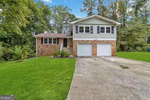 822 Corundum Ct, Stone Mountain, GA 30083