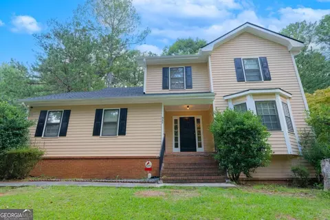 845 Pine Ridge Dr, Stone Mountain, GA 30087