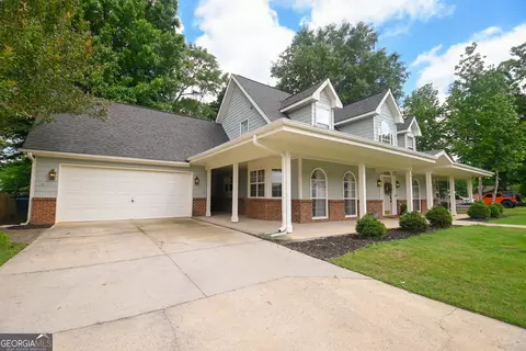 4230 Platinum Ct, Hoschton, GA 30548