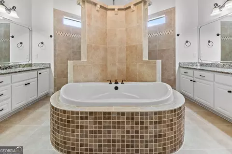 Bath - 2645 Lake Erma Dr, Hampton, GA 30228 photo 2 of 14