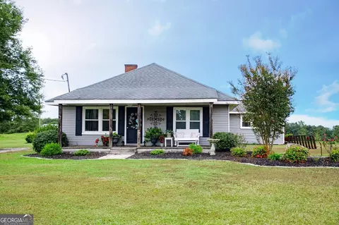 561 Hilltop Rd, Roopville, GA 30170