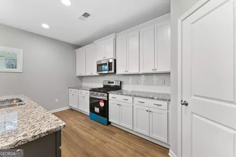 Kitchen - 113 Beaver Creek Way #252, Lagrange, GA 30241 photo 3 of 3