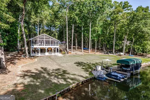 250 W Riverbend Dr, Eatonton, GA 31024