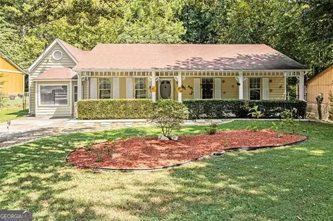 735 Old Manor Rd, Lilburn, GA 30047