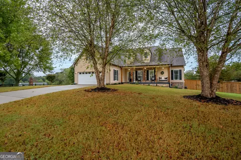 6503 Station Dr, Clermont, GA 30527