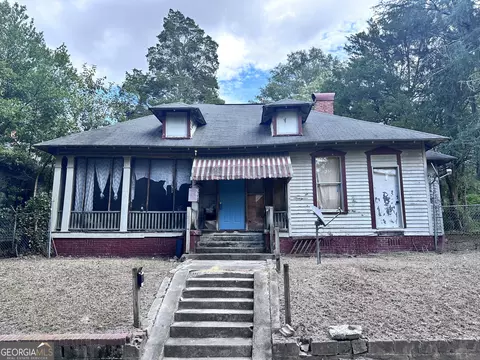 1174 Huguenin Ave, Macon, GA 31204