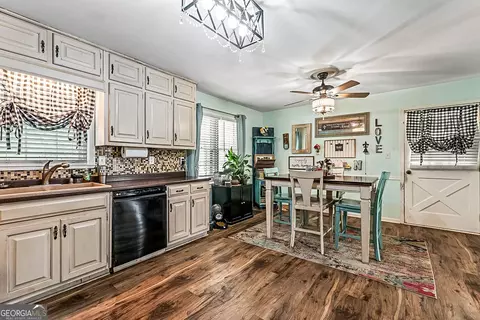 Kitchen - 14247 Woolsey Rd, Hampton, GA 30228 photo 4 of 9