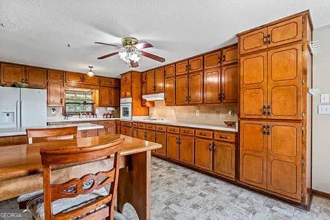 Kitchen - 14247 Woolsey Rd, Hampton, GA 30228 photo 9 of 9