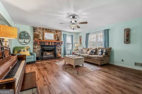 Living - 14247 Woolsey Rd, Hampton, GA 30228 photo 2 of 5