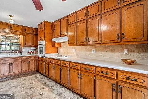 Kitchen - 14247 Woolsey Rd, Hampton, GA 30228 photo 7 of 9