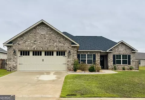 100 Otters Ridge Dr, Kathleen, GA 31047