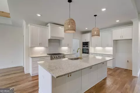 437 Riverbend Ln, Bogart, GA 30622