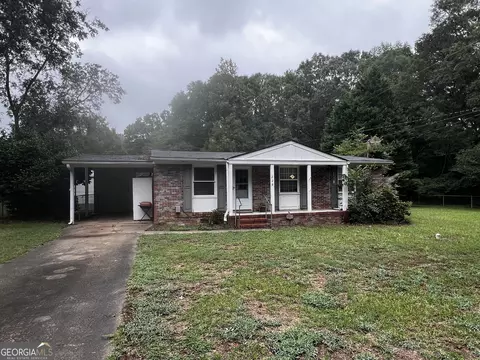 228 Roslyn Ln, Jackson, GA 30233