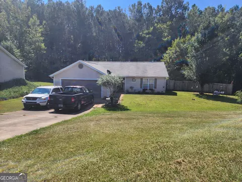 65 Canterbury Dr, Grantville, GA 30220