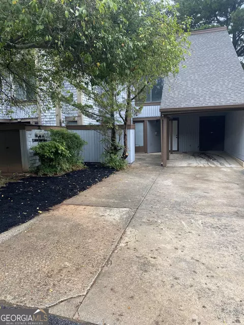 105 Willowick Dr, Lithonia, GA 30038