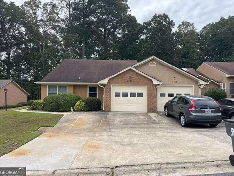 7141 Woodridge Ln, Union City, GA 30291