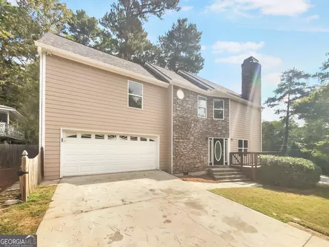 711 Lake Dr, Snellville, GA 30039