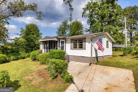 24 Johnson Ave, Newnan, GA 30263