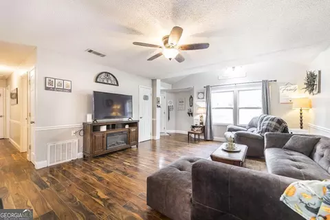209 Randy Cir, Warner Robins, GA 31088 photo 9