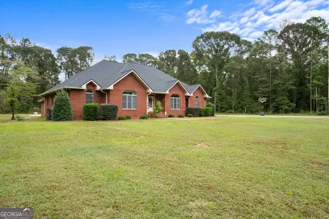 1076 Plantation Dr, Sandersville, GA 31082