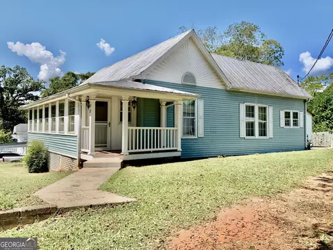 57 Stewart St, Toccoa, GA 30577