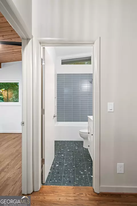 Bath - 3036 Hathaway Ct, Chamblee, GA 30341 photo 3 of 11