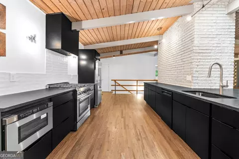 Kitchen - 3036 Hathaway Ct, Chamblee, GA 30341 photo 4 of 12