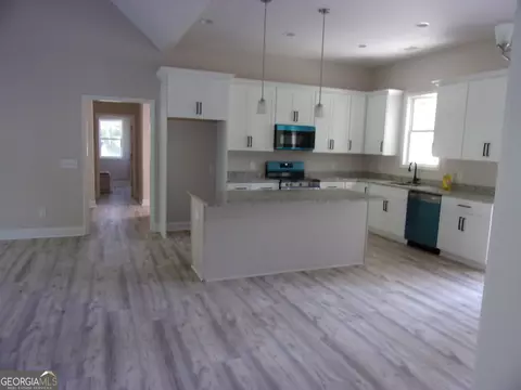506 Camelot Dr, Lagrange, GA 30241 photo 3