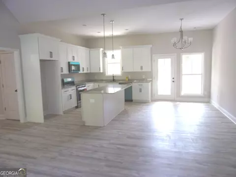 506 Camelot Dr, Lagrange, GA 30241 photo 2