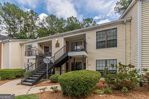 639 Windchase Ln, Stone Mountain, GA 30083