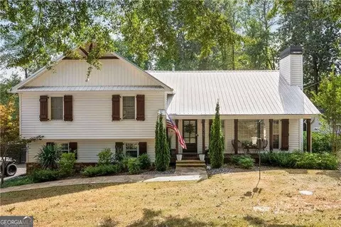 376 Walnut Dr, Woodstock, GA 30189