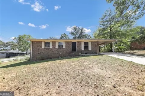 887 Pinevalley Dr, Forest Park, GA 30297
