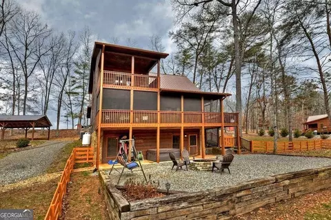 369 Farmer Cir, Mineral Bluff, GA 30559