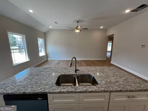 103 Hedge Row, Dublin, GA 31021 photo 16