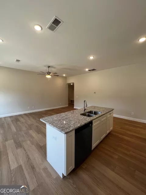 103 Hedge Row, Dublin, GA 31021 photo 14
