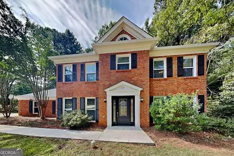 621 Roxboro Trce, Lawrenceville, GA 30044