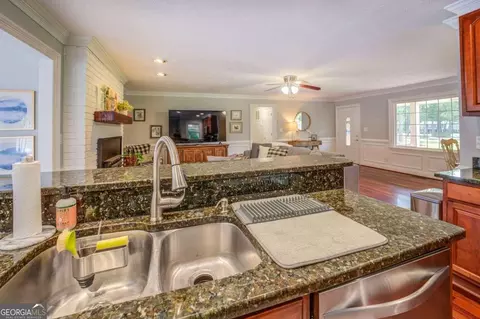 Kitchen - 266 Buttrill Rd, Jackson, GA 30233 photo 8 of 8