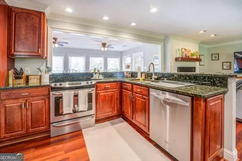 Kitchen - 266 Buttrill Rd, Jackson, GA 30233 photo 6 of 8
