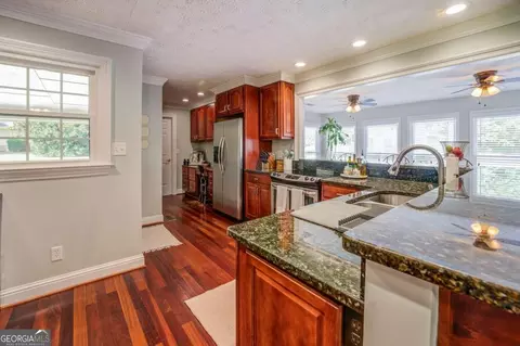 Kitchen - 266 Buttrill Rd, Jackson, GA 30233 photo 4 of 8