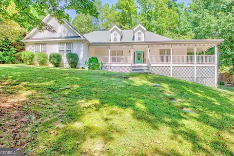 125 Silverthorn Dr, Tyrone, GA 30290