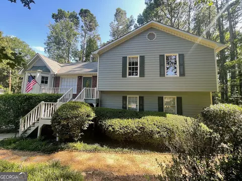 2767 Still Lake Dr, Acworth, GA 30102