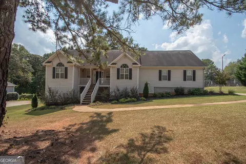 17 Strathmore Dr, Sharpsburg, GA 30277