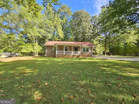 2408 Happy Valley Cir, Newnan, GA 30263