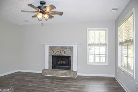 Living - 101 Misty Ct, Jackson, GA 30233 photo 1 of 3