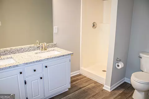 Bath - 101 Misty Ct, Jackson, GA 30233 photo 2 of 3