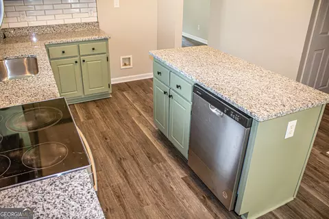 Kitchen - 101 Misty Ct, Jackson, GA 30233 photo 3 of 3