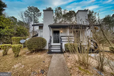 8518 Pineland Dr, Jonesboro, GA 30238